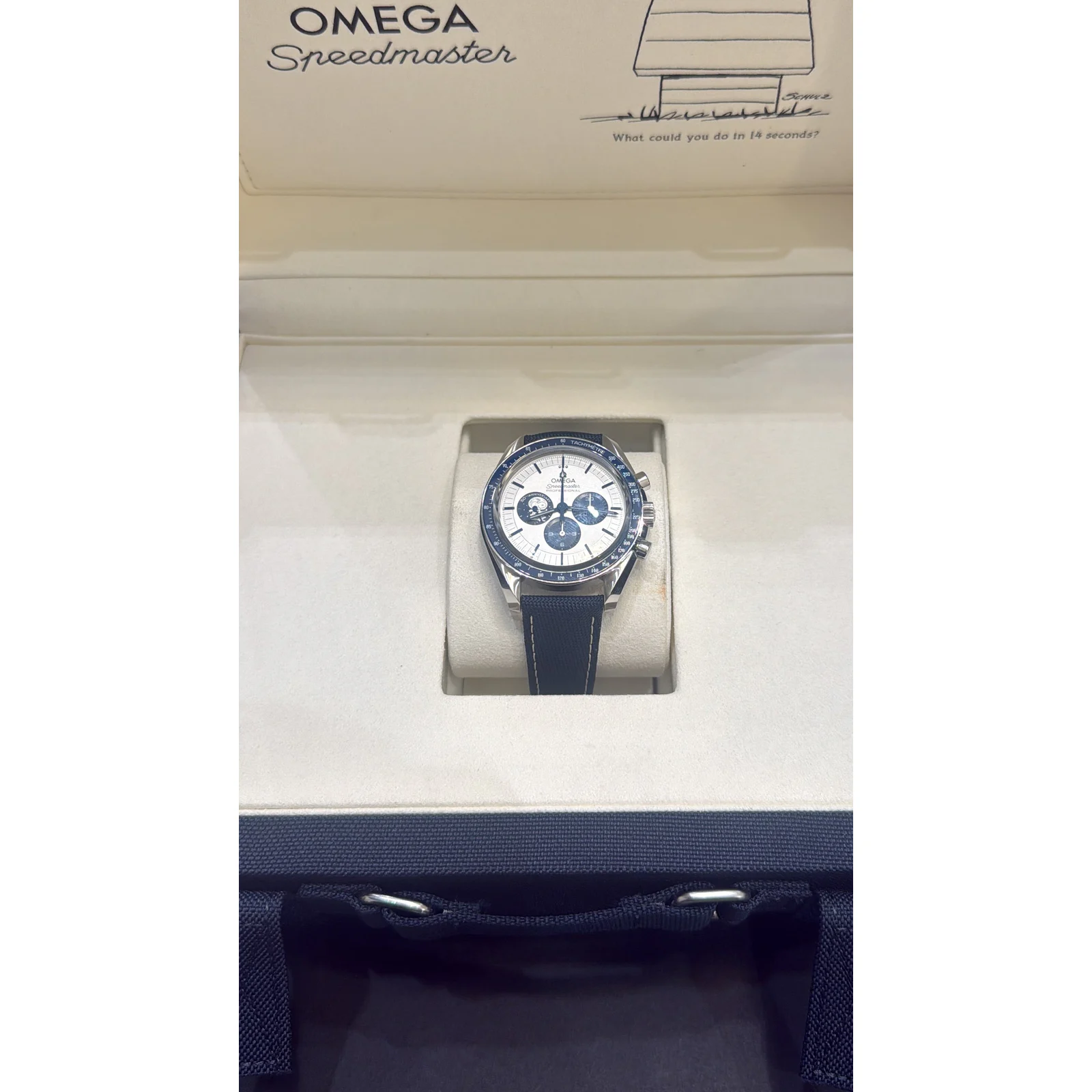 Omega Speedmaster Professional Moonwatch Snoopy Award 50th Anniversary 310.32.42.50.02.001